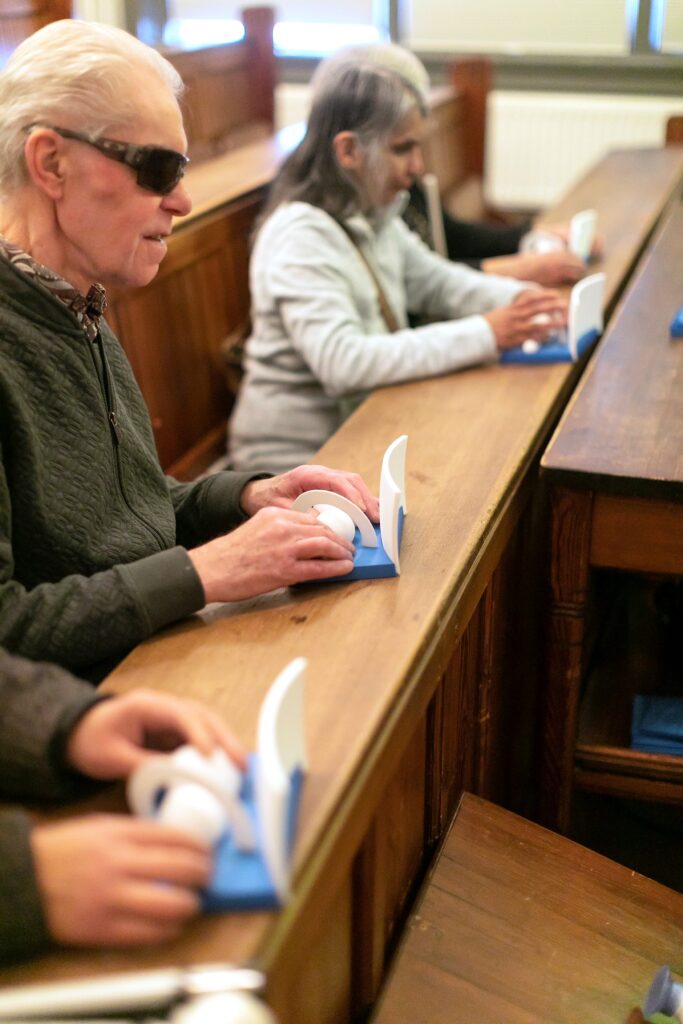 Tijdens de tentoonstelling kunnen bezoekers met hun handen sterrenkundige objecten verkennen