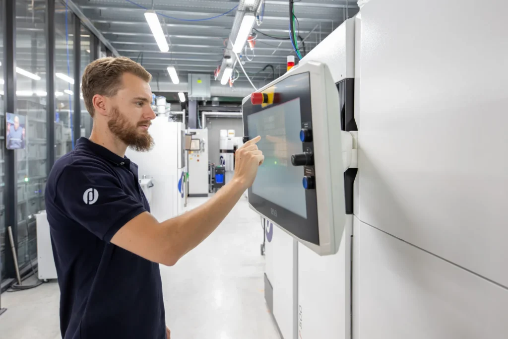 EOS P500 dual-laser SLS 3D-printer in actieve productie in de Parts on Demand productiehal in Utrecht
